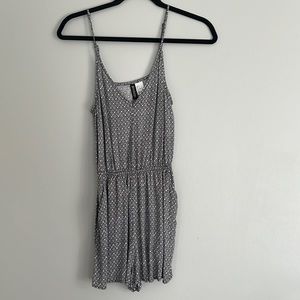 Black and white romper with pockets